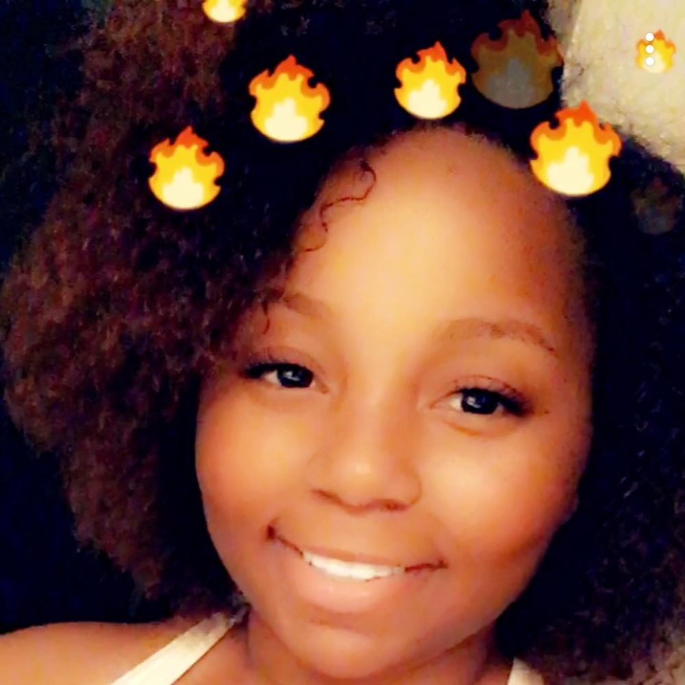 Meet your Posher, Alexis